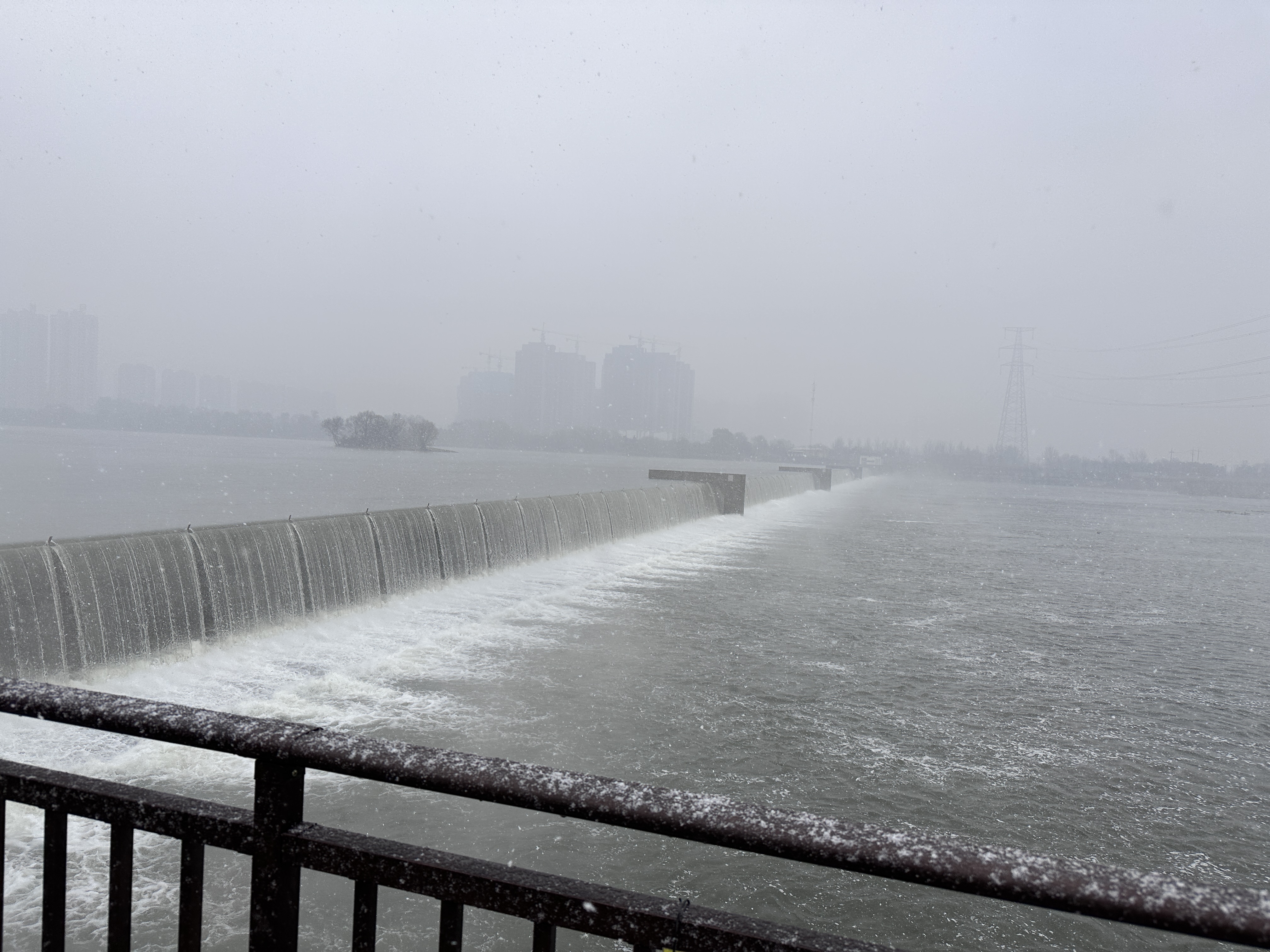 氣盾壩、橡膠壩冬季運(yùn)行(除冰系統(tǒng))
